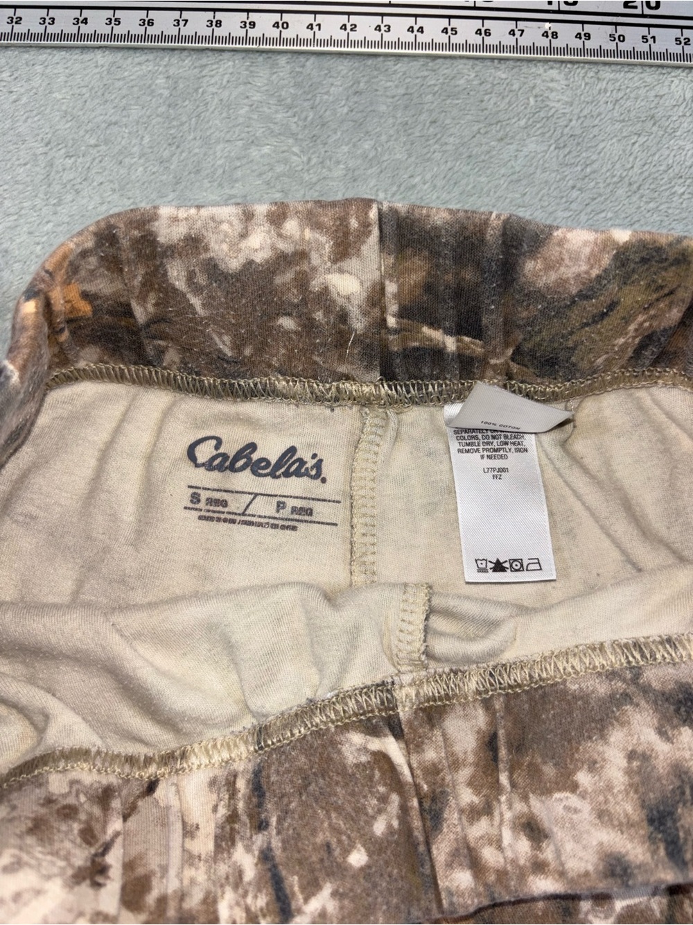 Cabelas Shorts Size small - Picture 4 of 5